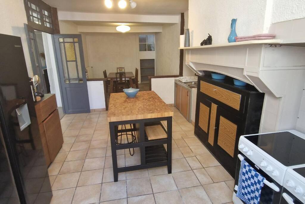 Chambre Dans Maison De Ville - 2 Personnes Oloron-Sainte-Marie Ngoại thất bức ảnh