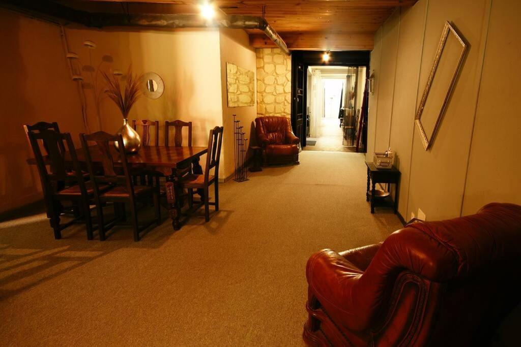 Chambre Dans Maison De Ville - 2 Personnes Oloron-Sainte-Marie Ngoại thất bức ảnh